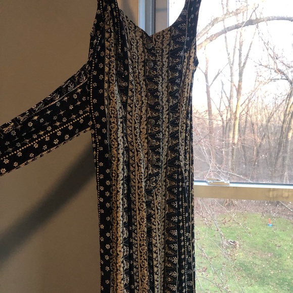 Beautiful, formal, Pleated pantsuit!  Open back with straps to tie in back. - Picture 3 of 8